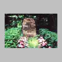 039-1005 Grabstein von Horst Powels aus Seeckshof auf einem Friedhof in Berlin.jpg